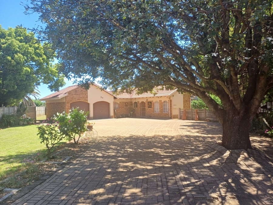 3 Bedroom Property for Sale in Meiringspark Ext 4 North West